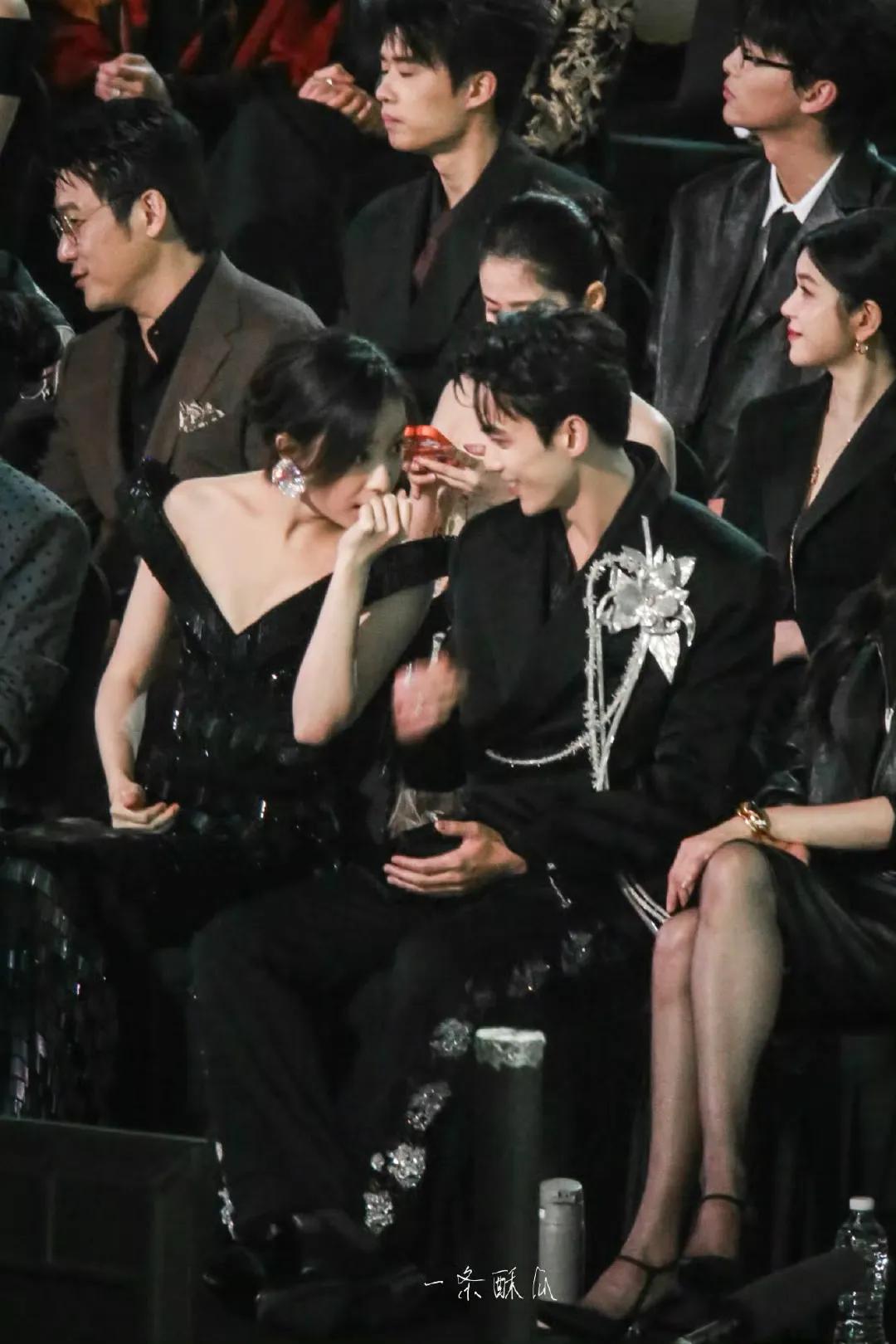 2025星光大赏内场直击：C位、热聊、争议全是瓜