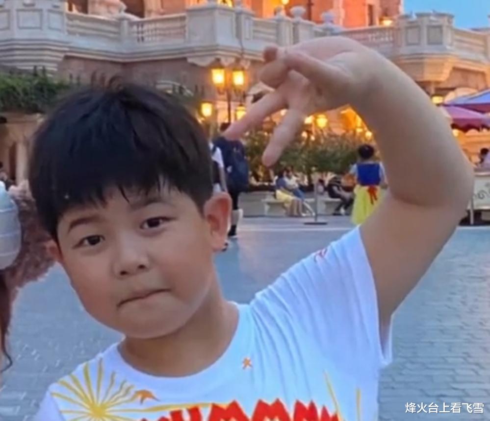 胡可和安吉同框照曝光!14岁儿子一细节暴露母子真实关系,网友:太戳心了!