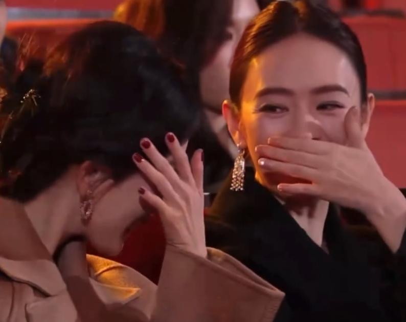 微博视界：关晓彤又黑又壮，蒋欣瘦成纸片人，欧豪偷看马思纯