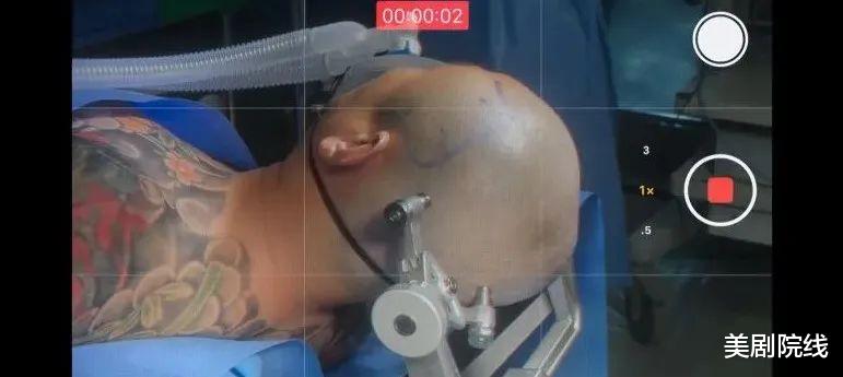 第一集就上尺度,这部新剧杀疯了