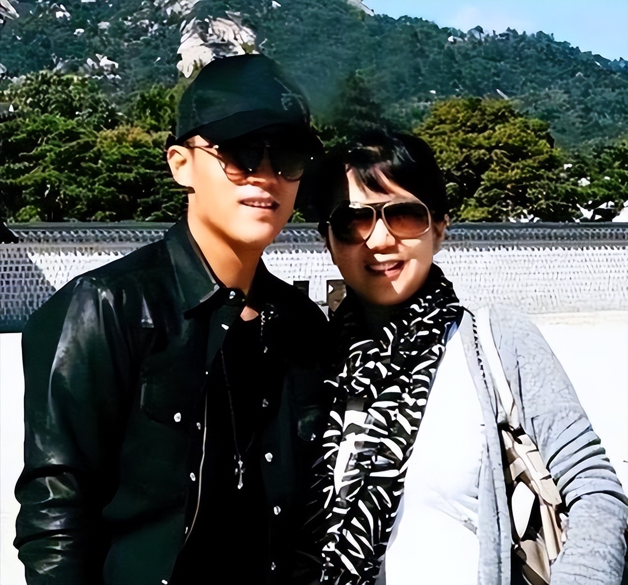 郑卫莉现状:定居武汉,素面朝天也很美,二婚和继子杜淳关系冷淡