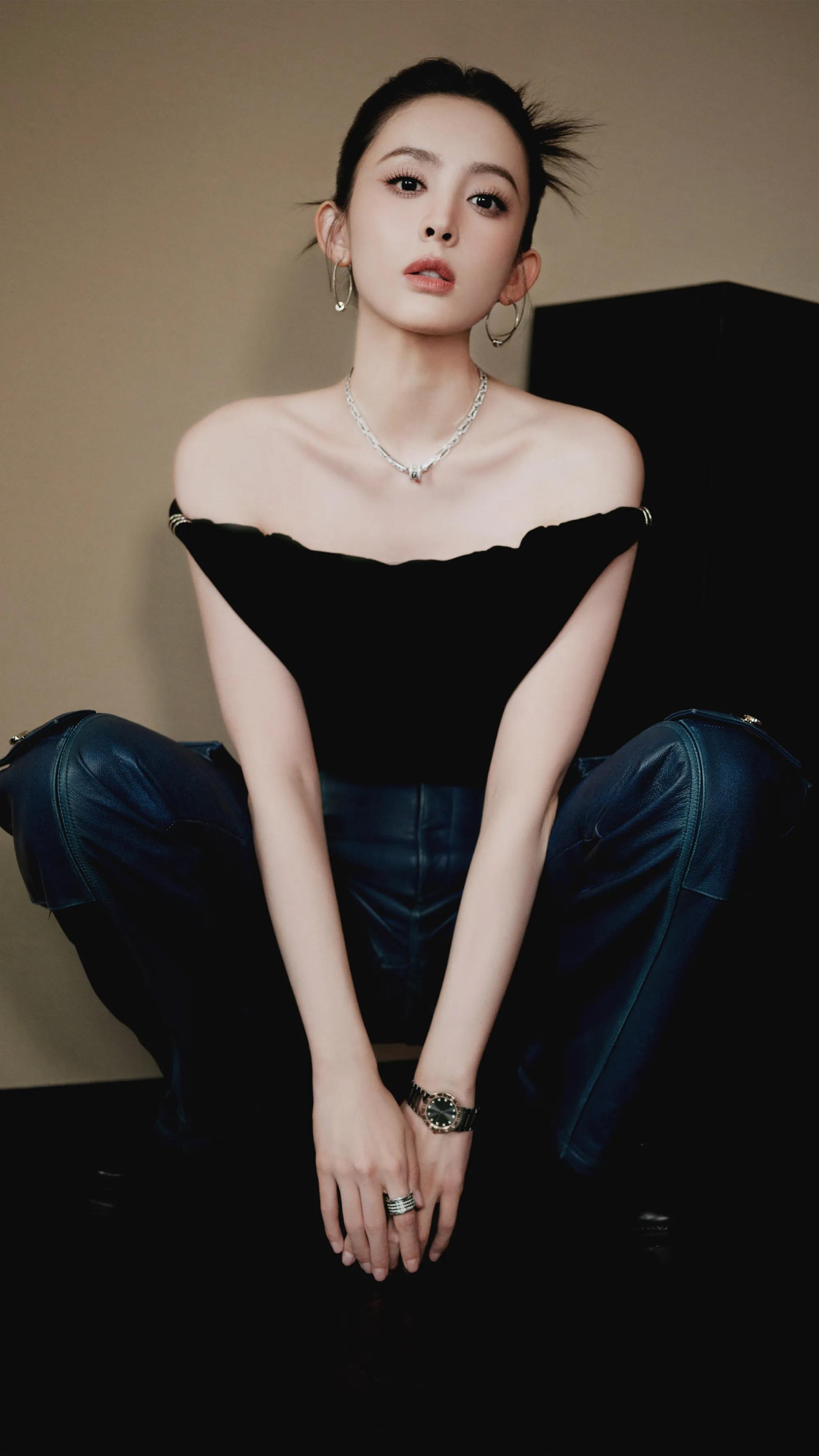 娜扎露肩造型又美又飒