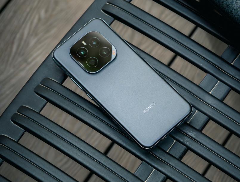 買手機想七年不換，9月可重點考慮這款，公認流暢度高耐用性強