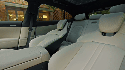 小米 YU7 首测:当一台性能猛兽,开启了「顾家模式」