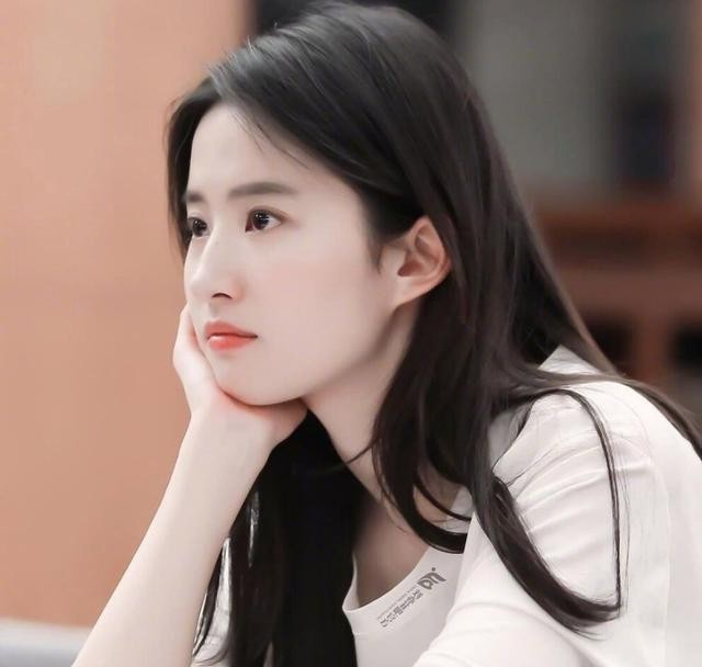 “拼命三娘”敌不过“慵懒”？为何大众更喜欢刘亦菲，而非赵丽颖