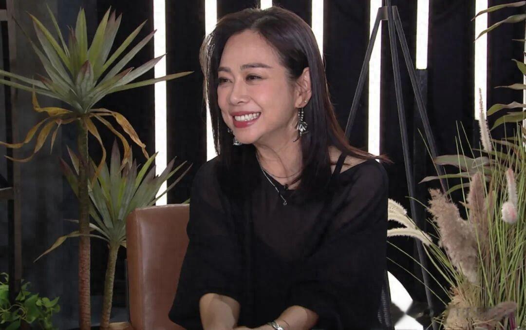 前TVB花旦命运多舛，因无法生育婆媳关系恶劣，夫妻至今未办婚礼