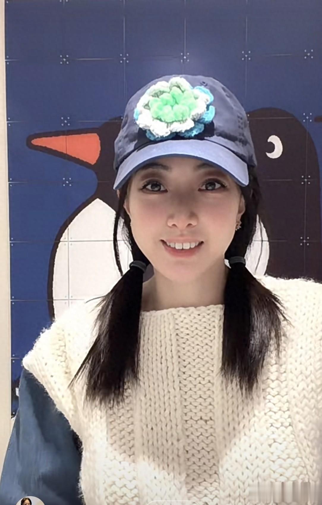 阔太甘比扎双马尾俏皮出镜，不用陪刘銮雄格外放松！少女像18岁