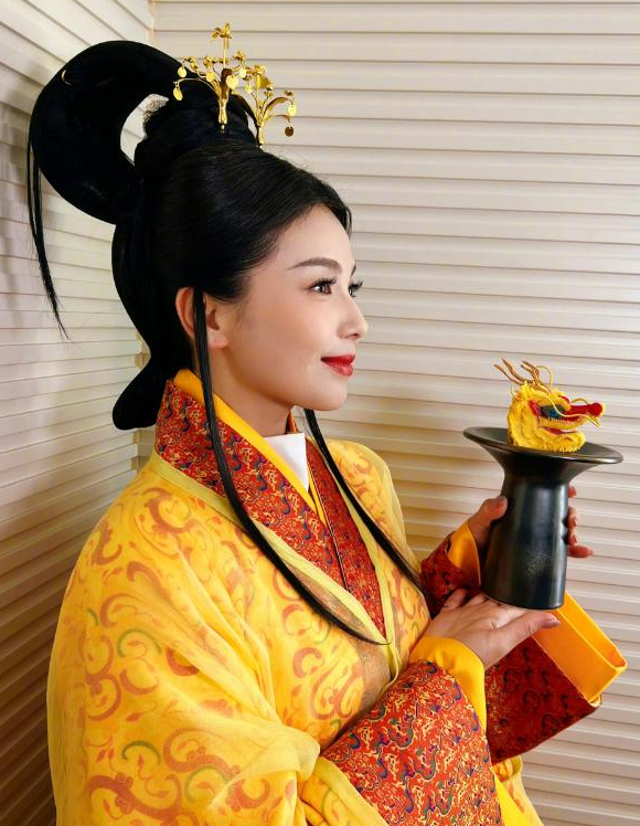 这一次,“妈祖代言人”刘涛,给内娱敲响了警钟,陈道明真说对了