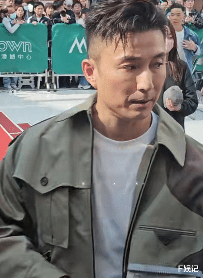 陈山聪晒眼睛做完手术自拍 亲自解释宣传活动上“藐视”粉丝原因