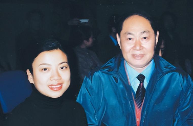 57岁张也实力证明:单身也能活得漂亮!