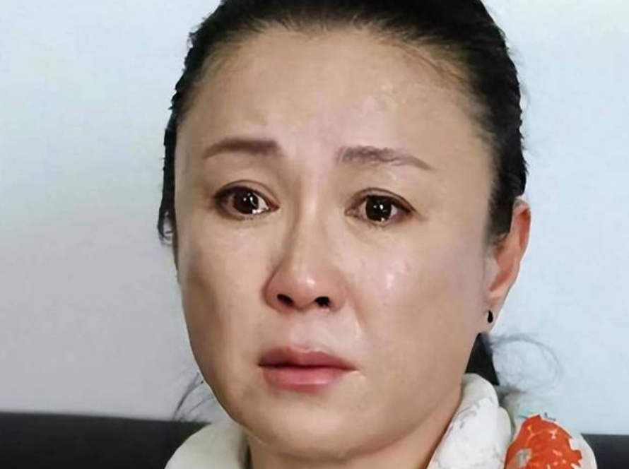 61岁傅艺伟罕露面!独子已去世1年多,给李玲玉庆生依旧一脸愁容