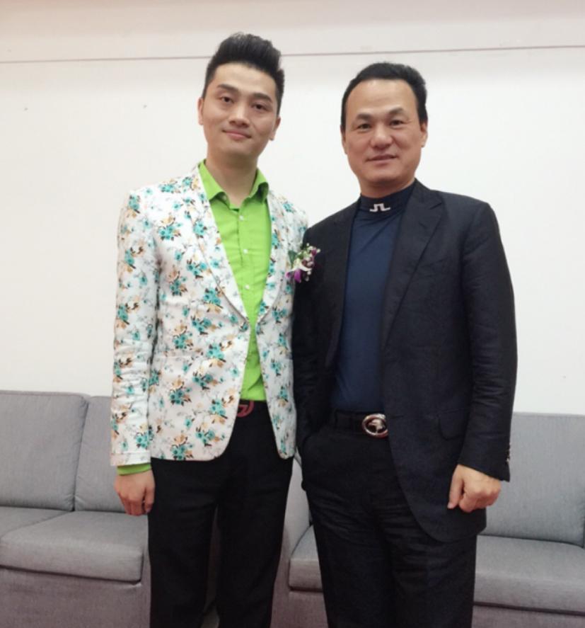 曾是上海顶流歌手，娶小27岁朋友女儿为妻，如今63岁已是歌厅老板