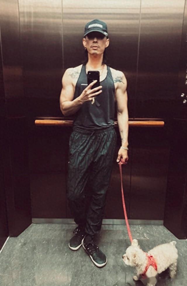 自律还是过度？吴建豪体脂个位数引担忧，近照脸部瘦到只剩皮！