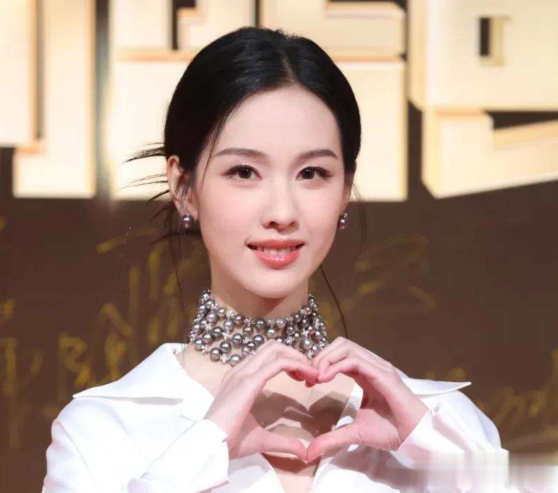 国剧盛典女星脸太僵!陈都灵像假人,彭小苒瞪眼,一有表情就崩了