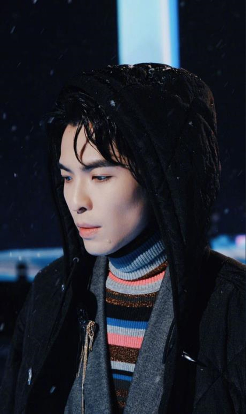 萧敬腾台北街头被偶遇，没一点明星样，从发型到穿搭都好像大姨