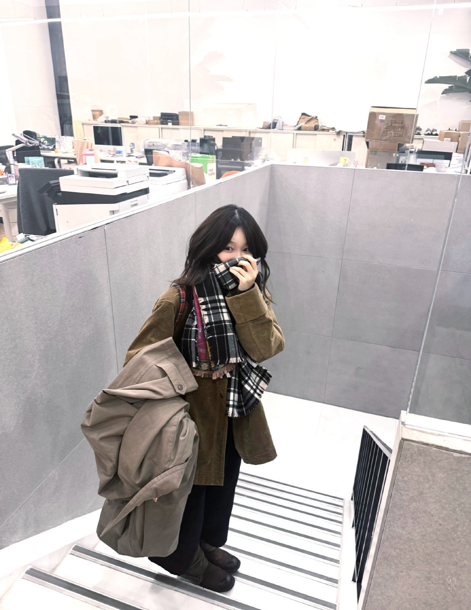 徐梦洁瘦了好多，晒最新营业照，小圆脸瘦成小v脸，精致又轻盈！