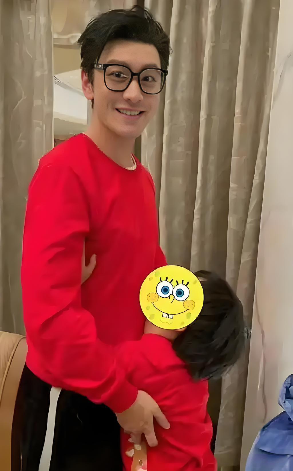 杨颖超大方让儿子探班黄晓明！小海绵被爸爸搂怀亲吻，画面超温馨