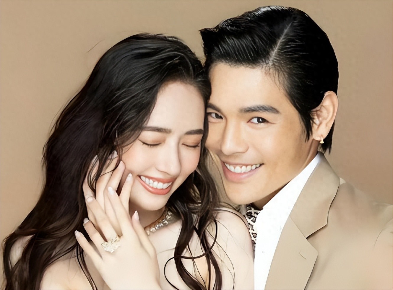 拔出萝卜带出泥！向佐偏轨风波未过，向太就自曝郭碧婷\不养家\