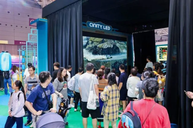 联合奥拓电子打破国外垄断 中影科技CINITY LED CFL-10首秀