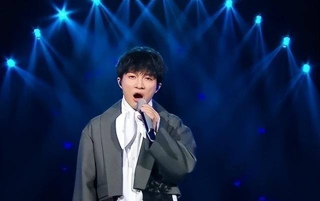 这次被新华社点名的周深,再次让世界刮目相看,歌坛地位藏不住了