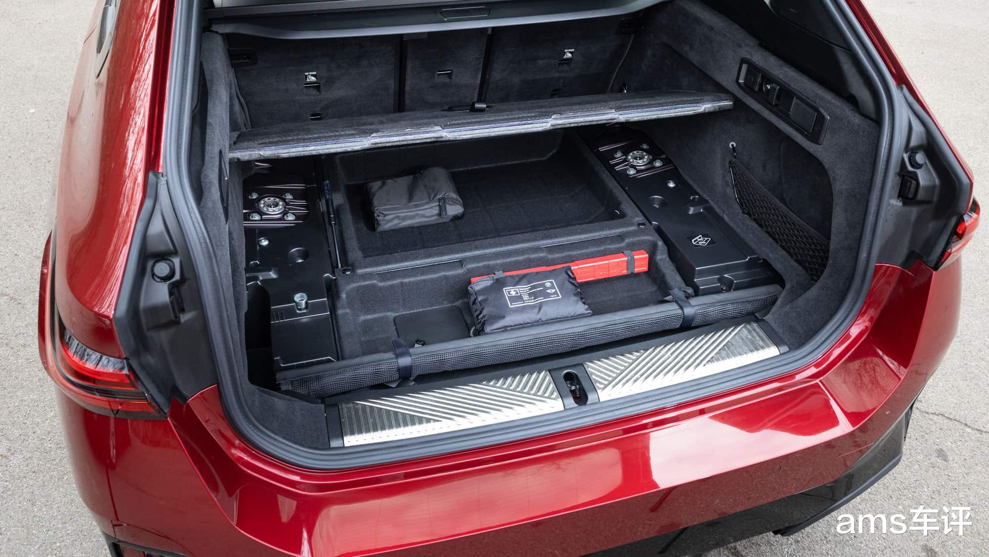 最佳伙伴?驾驶BMW 540d旅行车:舒适、耐久与豪华