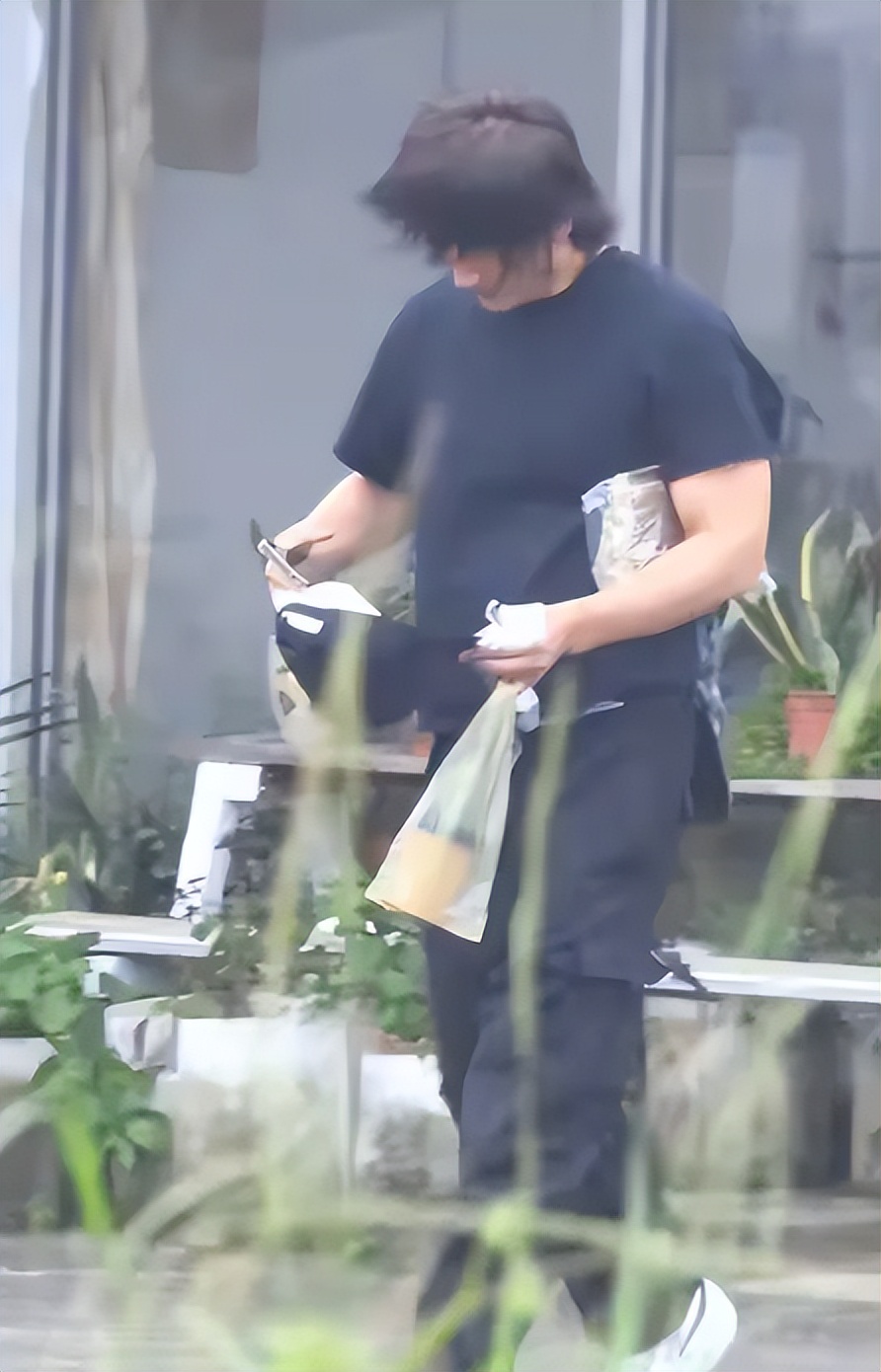 大S去世6个月，妹妹小S迟迟无法复工，家人委托代理律师再宣战