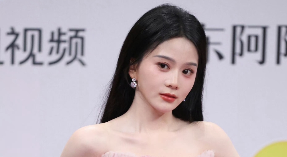 短国纯生图：岳雨婷影楼风，王凯沐双眼呆滞，何健麒全场最好看