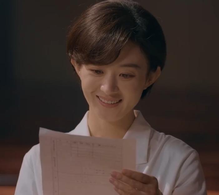 收视破1.6,《新闻联播》花22秒力推,央视年度大戏,拍得太真实