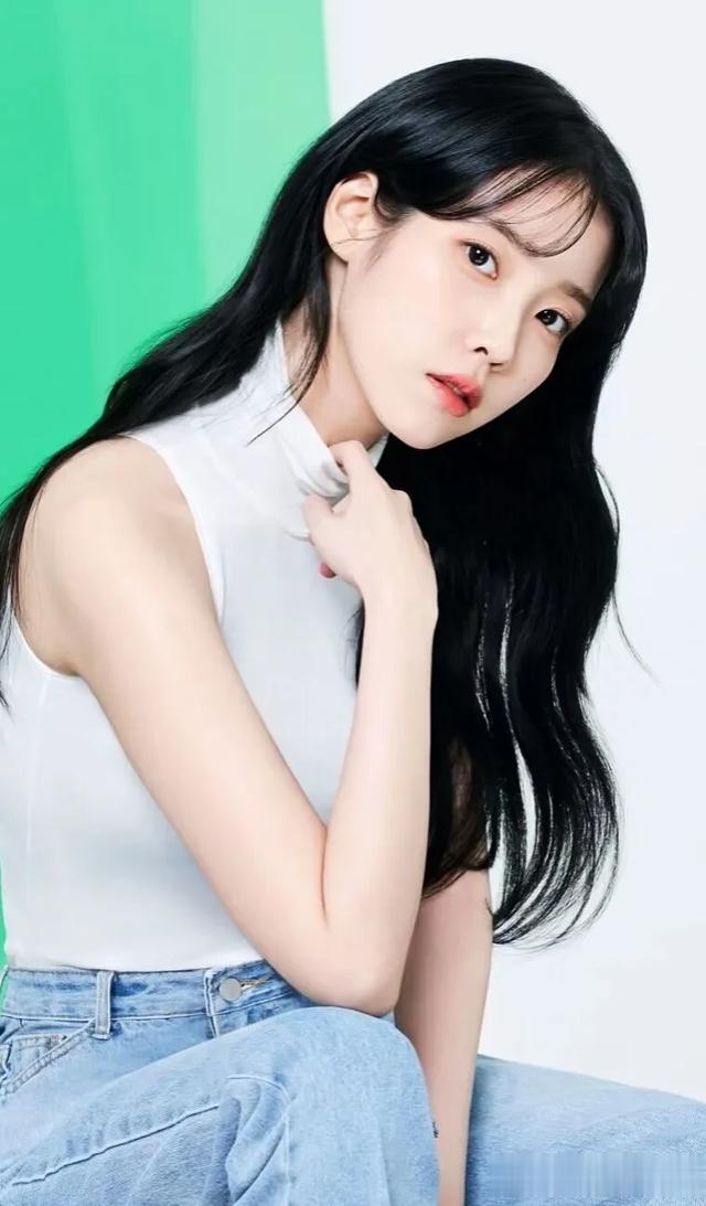 女神IU李知恩:娇小身材，绝美面容，深受韩国粉丝们的喜爱
