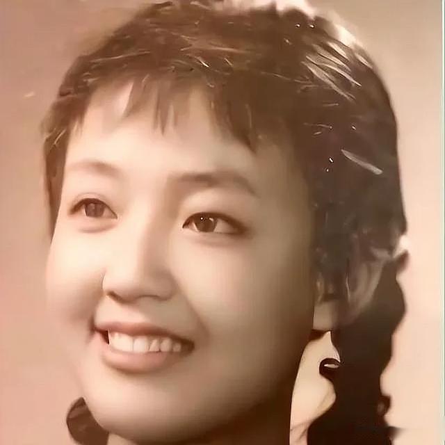 刚刚去查了一下张兰，一查真是惊掉了下巴！