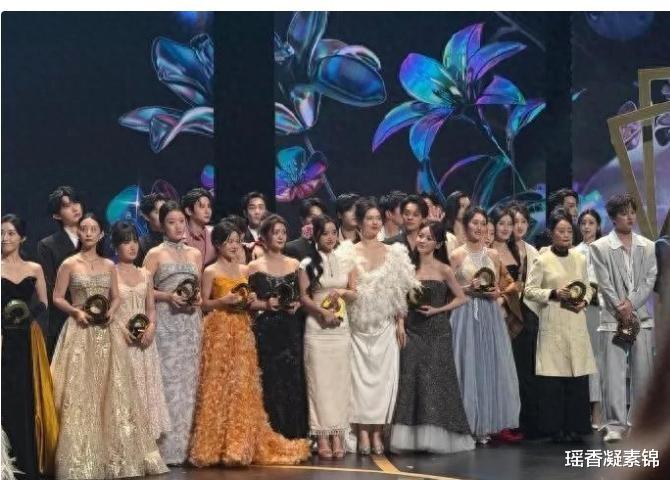 滤镜下的照妖镜，1.5米小个子却惊艳全场！真实的美丽，究竟是什么？