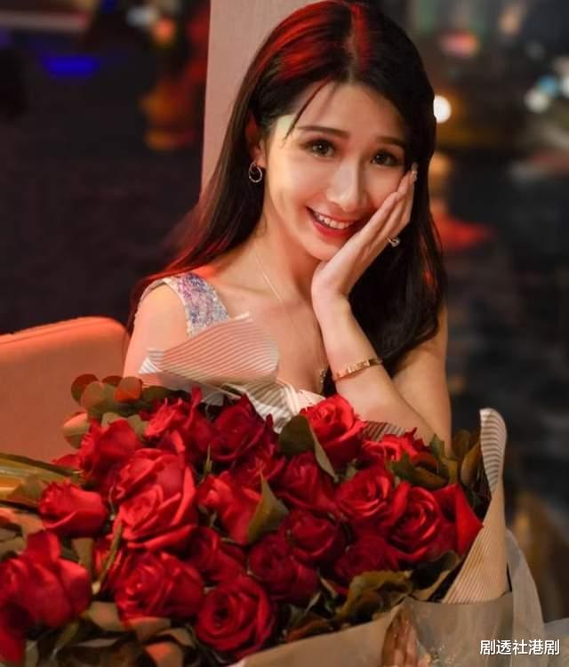 幸福新娘！40亿海产大王千金获男友求婚成功，晒巨钻感动到眼湿湿