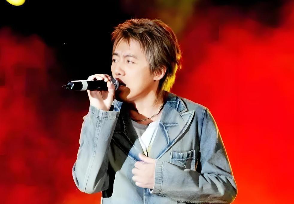 58岁歌手张宇近况:病逾四月,白发苍苍形单影只,妻子安排后事
