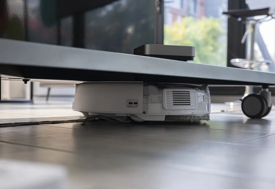 「贴地飞行」：大疆 ROMO 扫地机器人首发体验