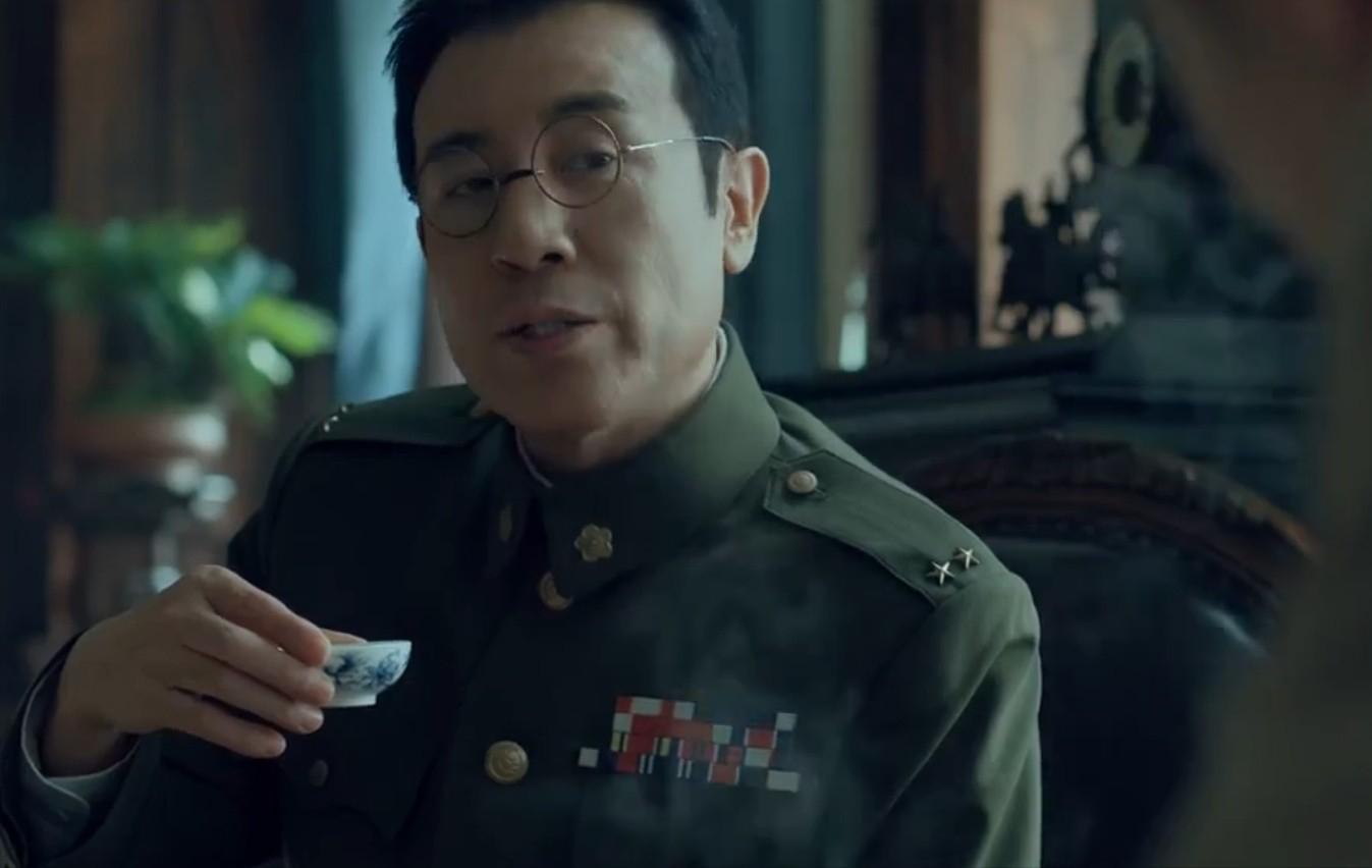 整容脸又来霍霍央视谍战剧？呆板僵硬、一脸苦相，难怪观众不买账