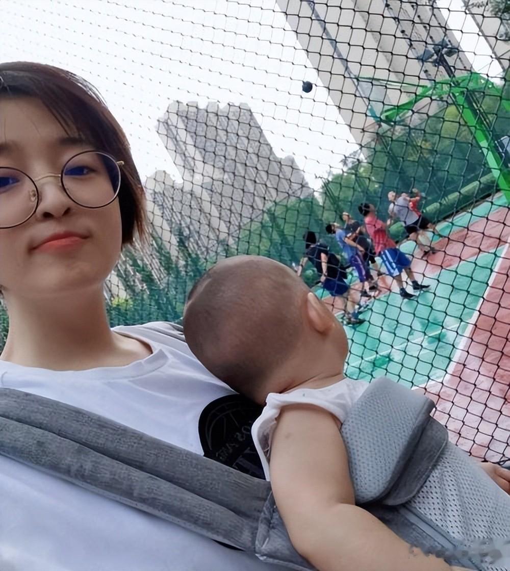 前央视美女主持，为家人离开央视4年，曾中度抑郁，33岁她后悔吗