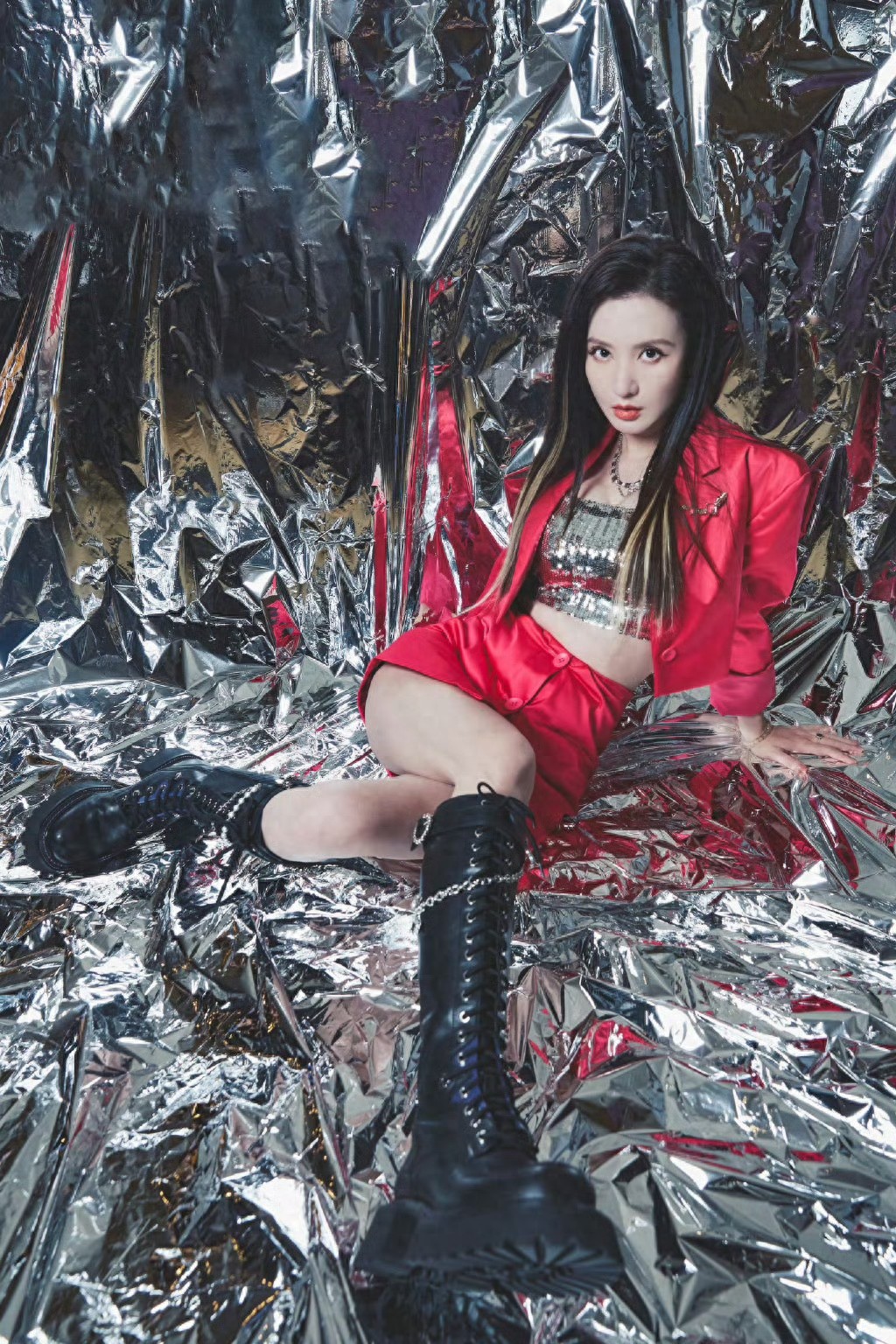 张萌,红色超短套装,露小蛮腰,挑战辣妹风,电力十足