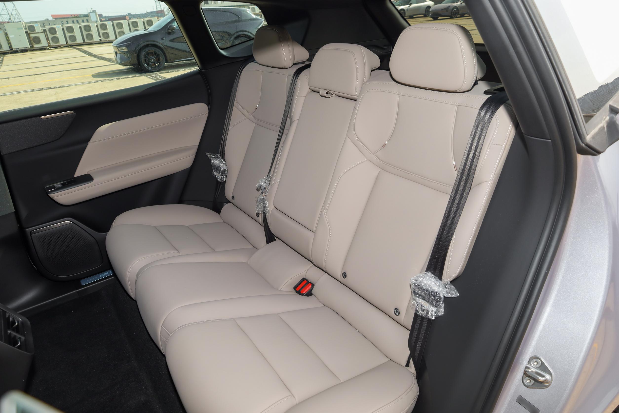 沃尔沃XC70：全系混动，家用SUV的新选择，值得购买吗？