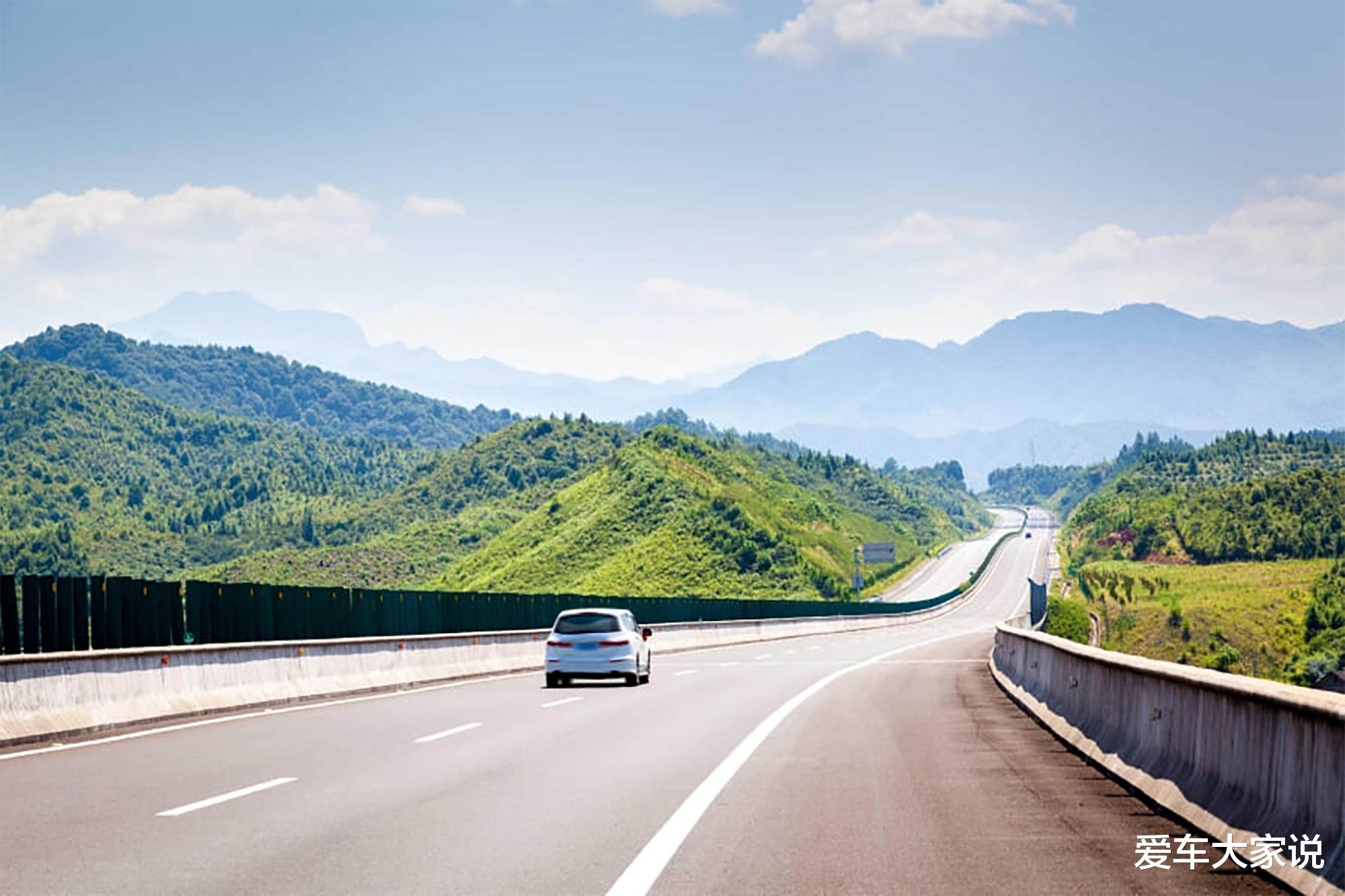 跑高速，为何还有人认为“四驱更稳”？