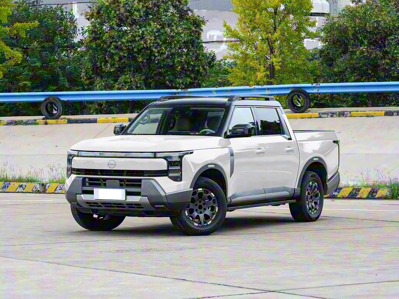 这款日产皮卡售价不足17万起！提供燃油/插混动力可选，外观霸气