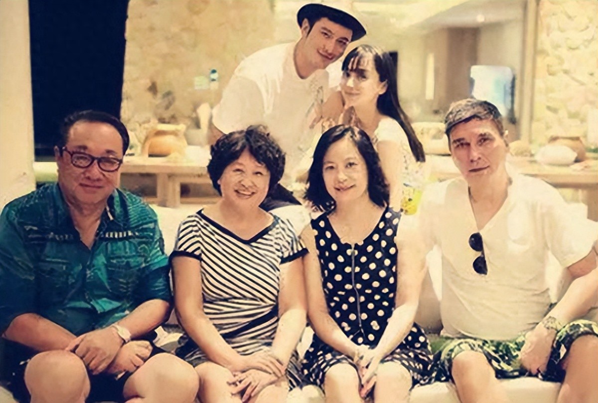 黄晓明没想到，带儿子参加生日宴，女儿却成焦点，杨颖的DNA被赞