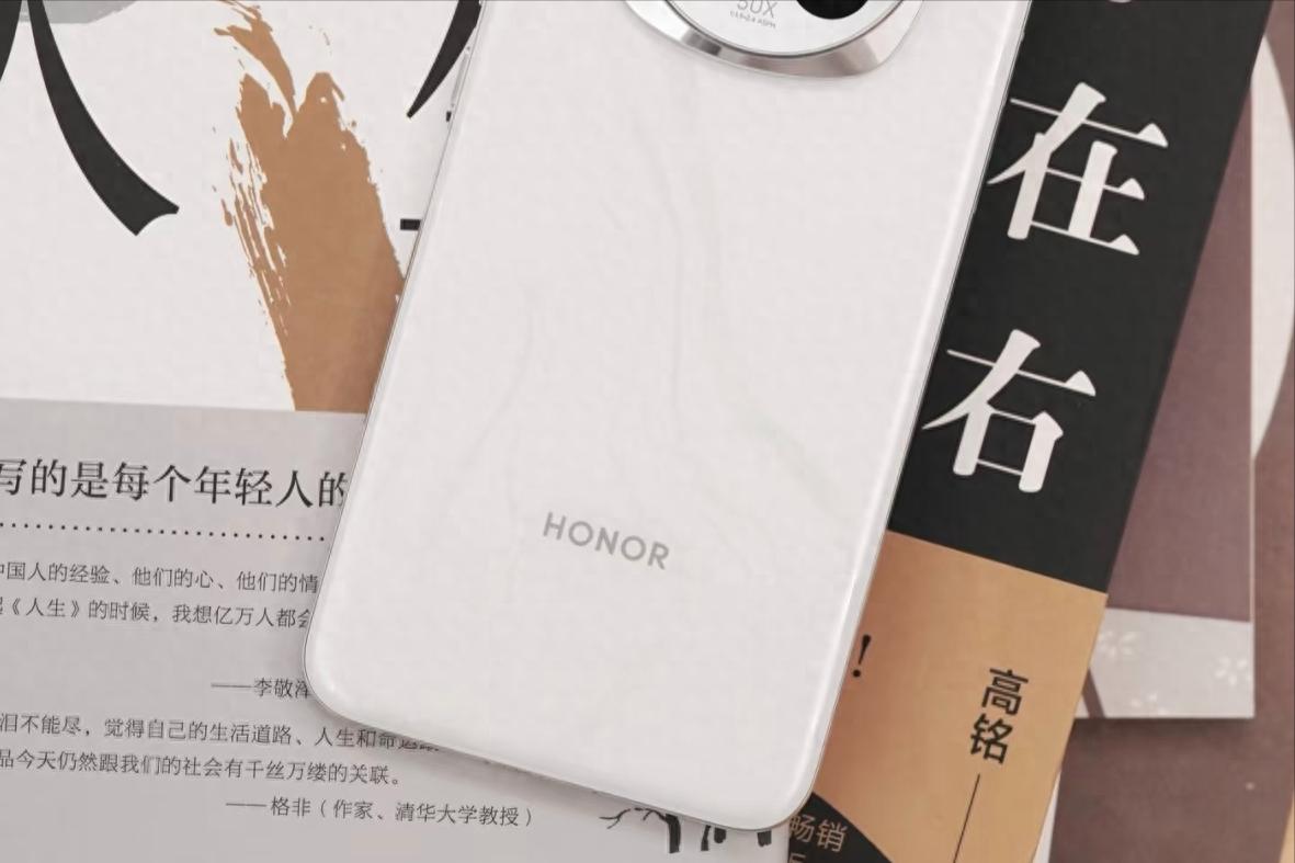 榮耀進入清倉倒計時！從4999元跌至2624元，巨犀玻璃+50倍變焦