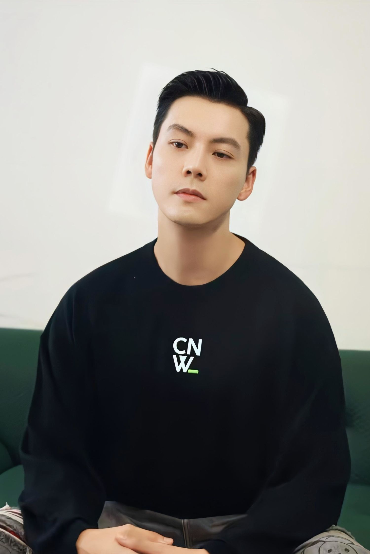 陈伟霆表示“儿子长大签英皇”,杨受成回应 “现在先讲定下来”