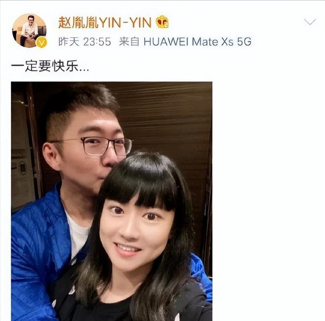 48岁陈数参加活动，小肚子微隆起抢镜