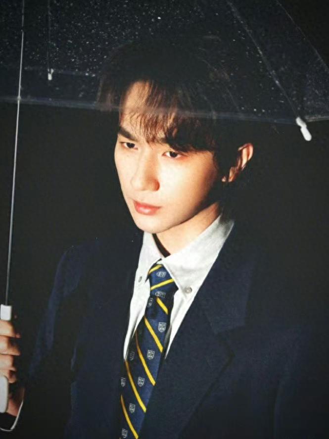 北京朝阳区法院对李宏毅发布限消令，李宏毅发布声明回应