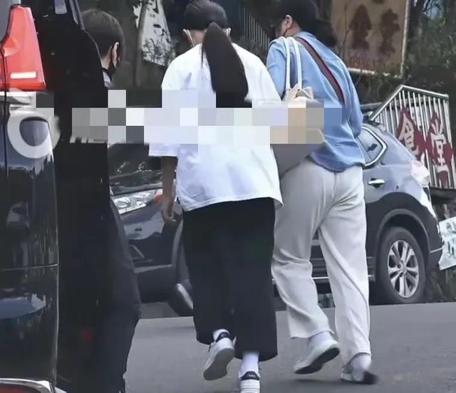 看了11岁小玥儿和13岁许老三的近照，才明白大S和小S姐妹俩的区别