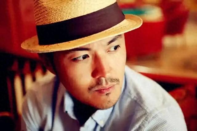 于小伟：与高圆圆分开后，娶了普通妻子，如今生活咋样了？