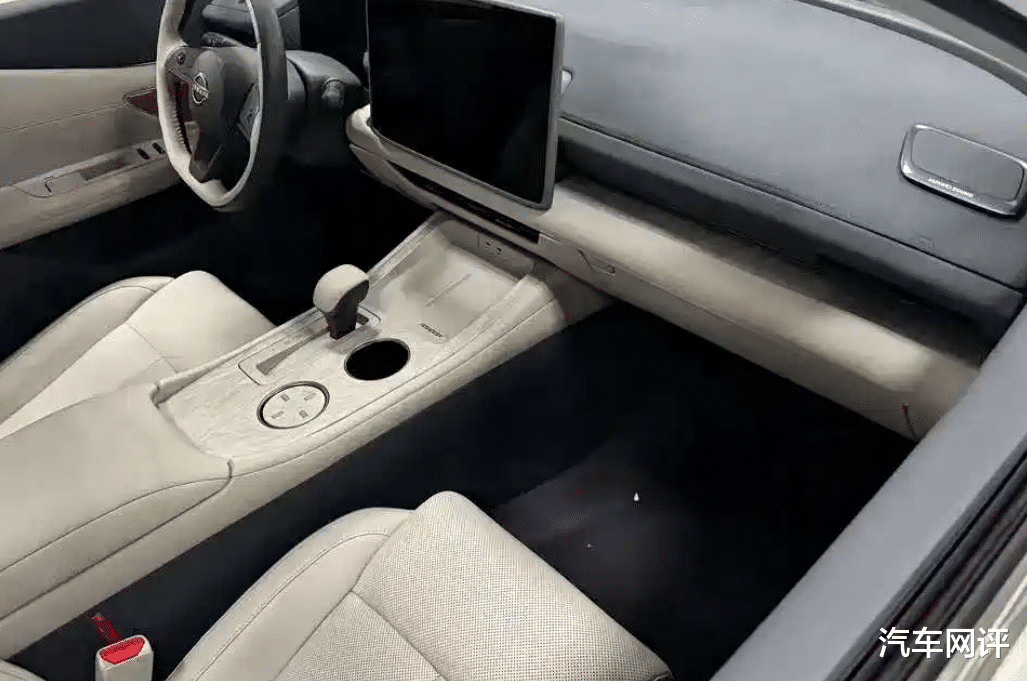 全新天籁PLUS实车展示!轴距不变,尺寸加长