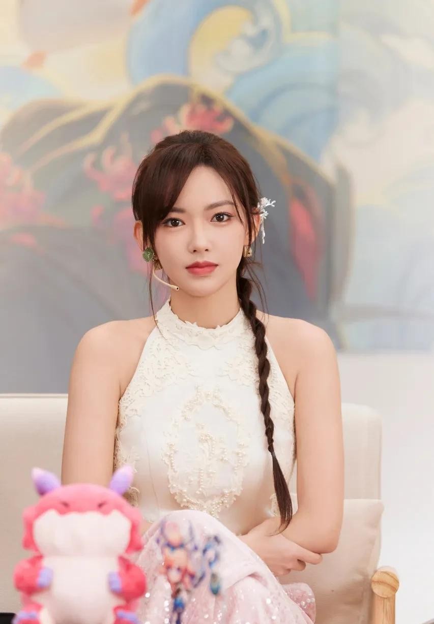 程潇官宣新代言翻车，被骂蹭王一博代言，是劣迹艺人曾被处罚？