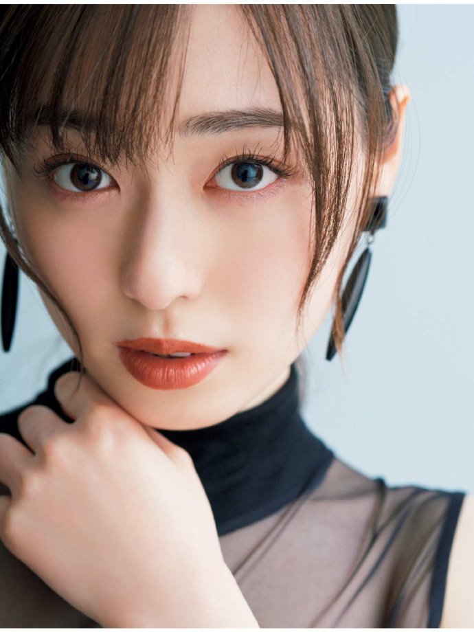 她被称为“令和甜心” 长着一张标准日系美少女脸,甜腻腻的!